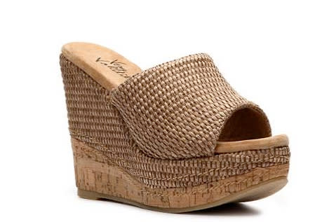 Sandalia Very Volatile Inspire Wedge Sandal – Foto: dsw.com