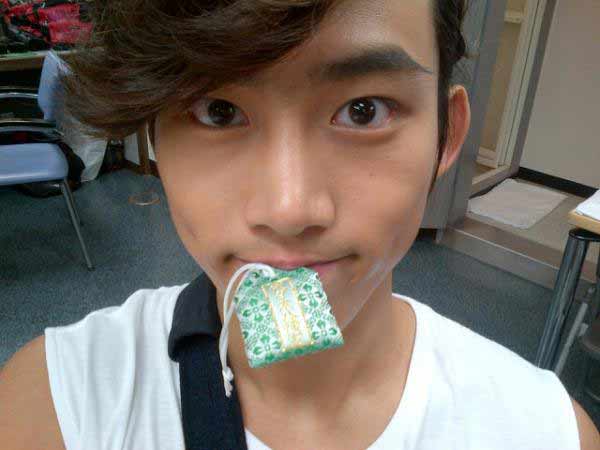 2PM’s Taecyeon Tweets A Picture of His Lucky Charm