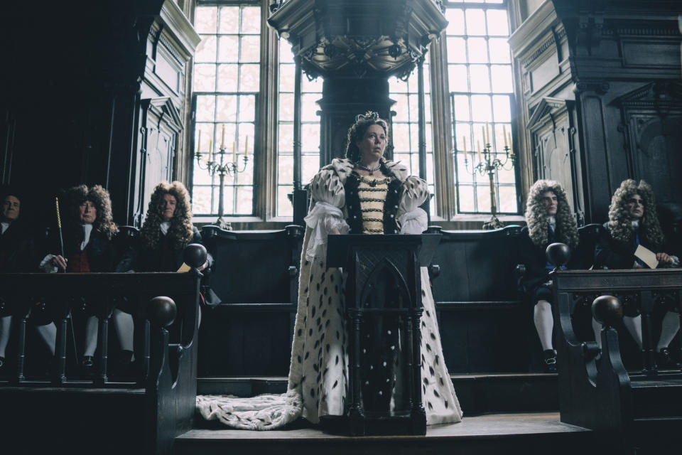 Olivia Colman en una escena de la película "The Favourite" en una imagen proporcionada por Fox Searchlight Films. Con 14 nominaciones la película encabeza la lista de los Critics' Choice Awards. Los premios serán entregados el 13 de enero y transmitidos por el canal CW. (Atsushi Nishijima/Fox Searchlight Films via AP)