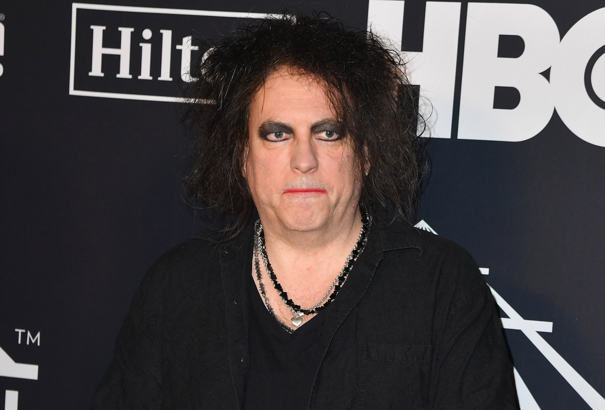 Robert Smith of The Cure's Hilariously Deadpan Red Carpet Interview Media Hit