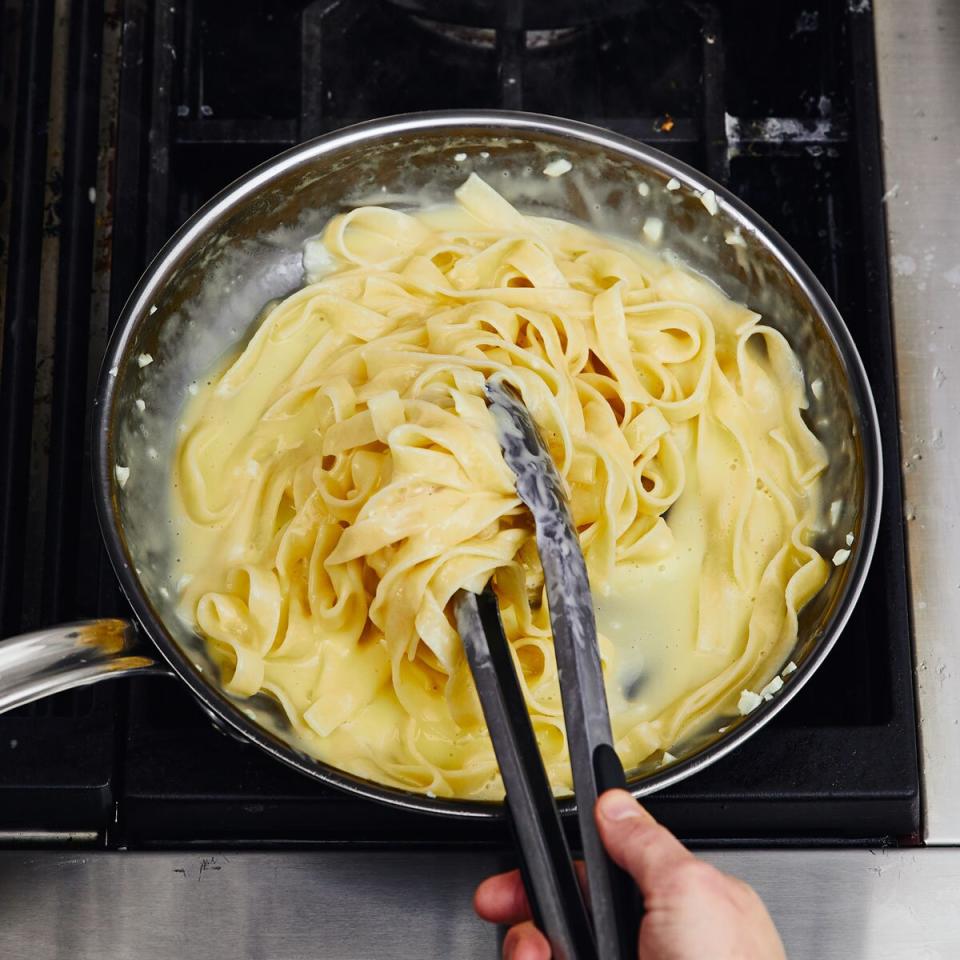 Shaking pasta