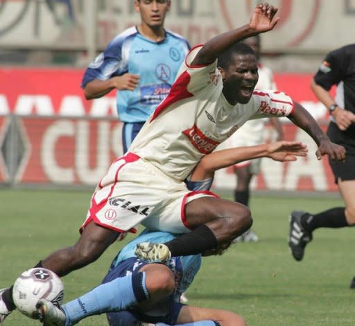 El peruano César Vallejo, que cayó 1-0 ante el colombiano Deportes Tolima en Ibagué, buscará el jueves de local su pase a la segunda fase de la Copa Libertadores 2013 en duelo de vuelta que definirá la llave 3 de la primera fase del torneo. (AFP | Jaime Razuri)