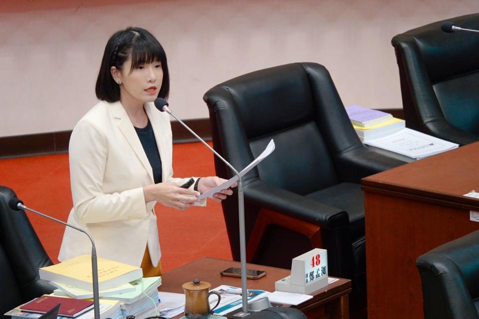 高雄市議員鄭孟洳要求局處首長必須參加「淨零學院」研習課程，並請陳其邁點名首批進入淨零學院上課的局處長。（鄭孟洳服務處提供）