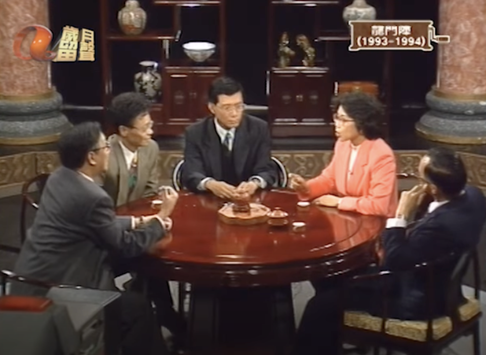 亞視在 1993 年至 94 年製作時事節目《龍門陣》，邀請各方辯論時政話題，成為當時的熱門節目。
