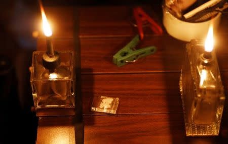 A sachet of "Shabu", or methamphetamine, is pictured between lamps inside a drug den in Manila, Philippines February 13, 2017. Picture taken February 13, 2017. REUTERS/Erik De Castro