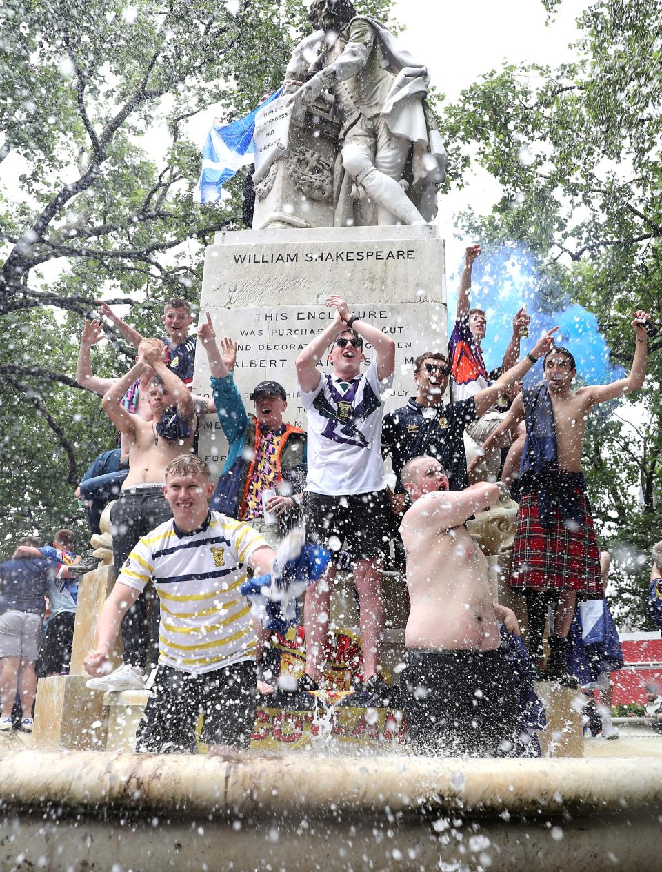 The weather didn’t stop fans leaping into London fountains. (PA)