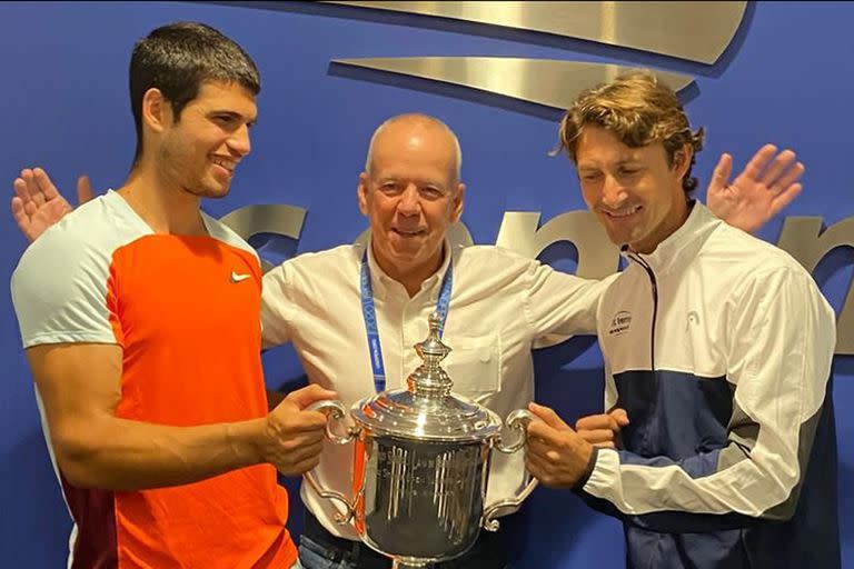 Alcaraz, Cascales y Ferrero en septiembre pasado, cuando Carlitos conquistó el US Open y llegó al número 1 del mundo