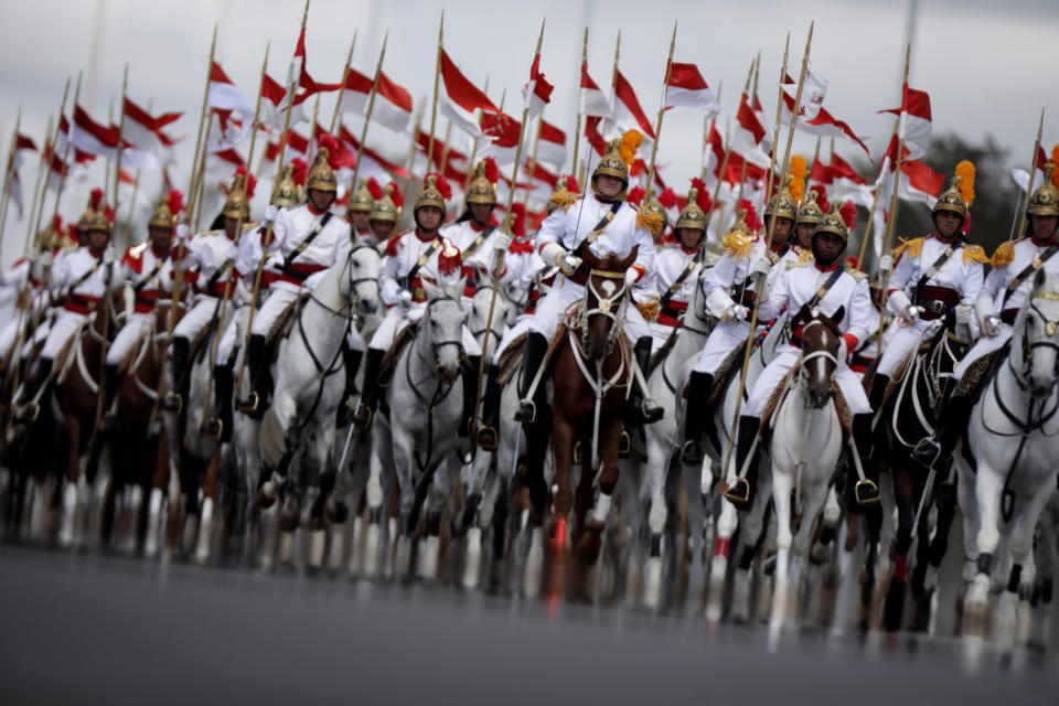 <p>Soldaten präsentieren sich hoch zu Ross während einer Militärparade in Brasília, der Hauptstadt von Brasilien. (Bild: Reuters/Ueslei Marcelino) </p>