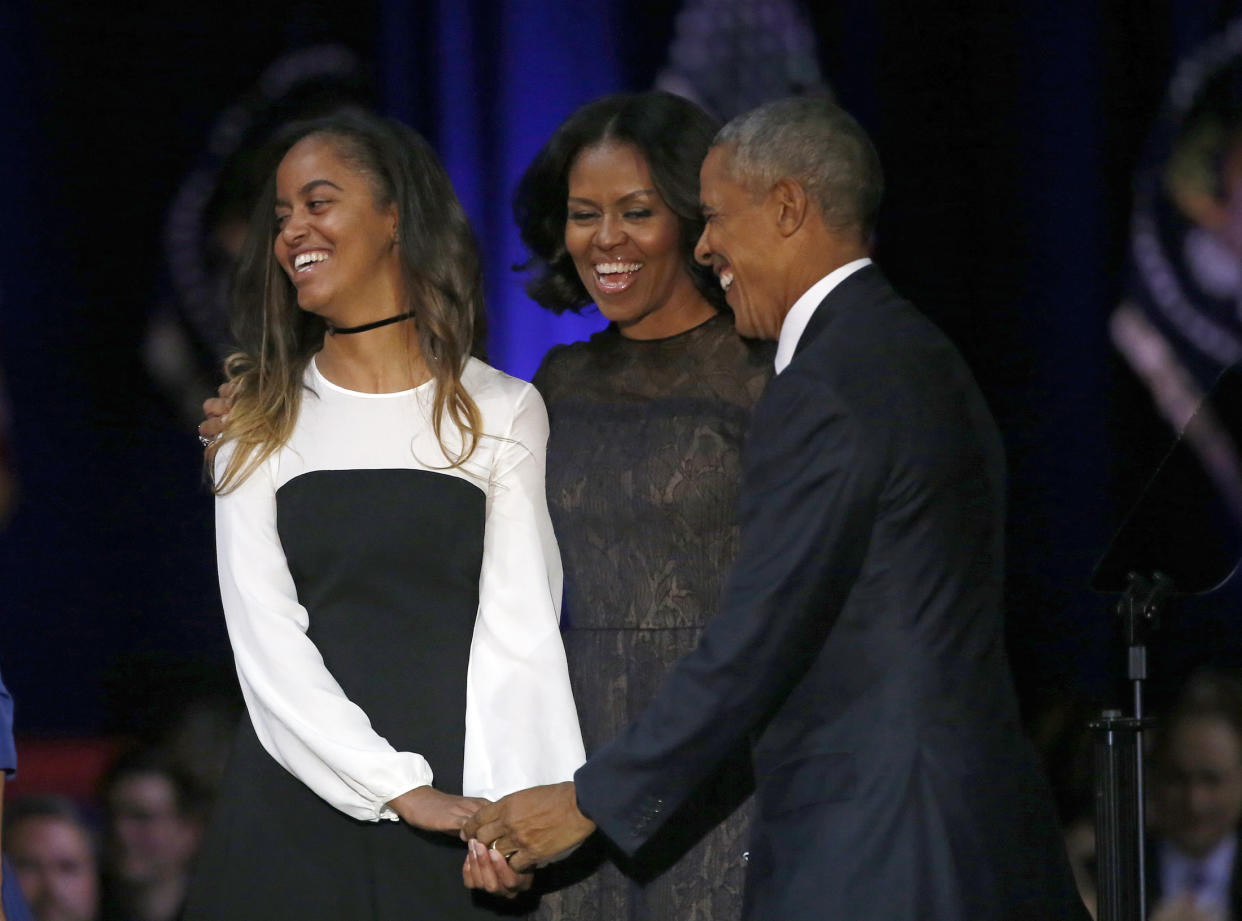 Barack Obama mit Tochter Malia bei seiner Abschiedsrede in Chicago am 10. Januar 2017. (Bild: AP Photo)