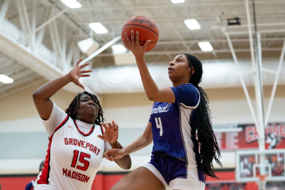 Zoe Coleman (4) has helped Pickerington Central earn the No. 1 seed in the Division I district tournament.