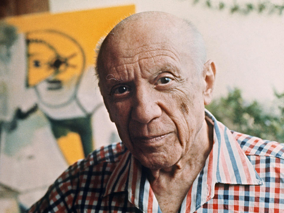 El pintor y escultor español Pablo Picasso, el 13 de octubre de 1971 en su casa-estudio en Mougins, en el sur de Francia. (RALPH GATTI/AFP via Getty Images)