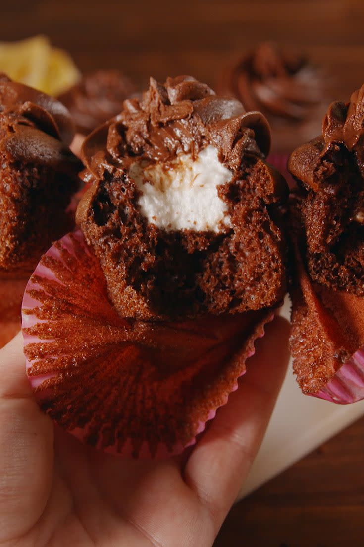 Marshmallow Stuffed Cupcakes