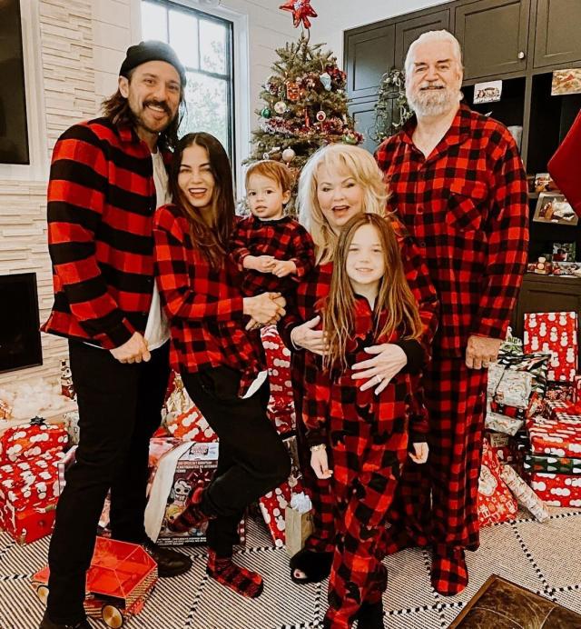 Jenna Dewan Twins with Kids and Fianc Steve Kazee in Matching