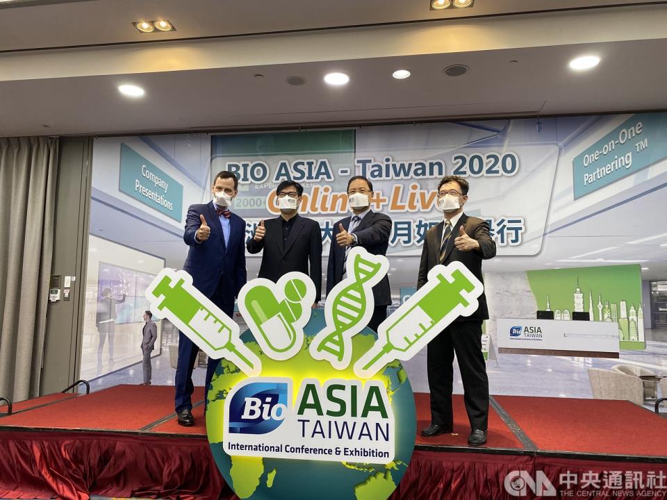 台灣生物產業協會與全球BIO生技協會7日共同宣布，2020亞洲生技大會（BIO Asia-Taiwan 2020）將於7月22日如期舉辦。圖左起為美國商會執行長傅維廉、行政院副院長陳其邁、亞洲生技大會籌委會主席李鍾熙、科技部次長謝達斌。(中央社) 