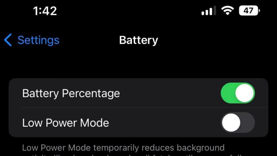 用戶可從「設定」中選擇「電池」，再按開啟「電池百分比」即可。（圖／翻攝推特）