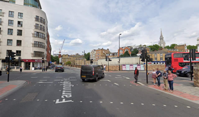 Cyclist 33 dies after lorry crashes into her between Farringdon