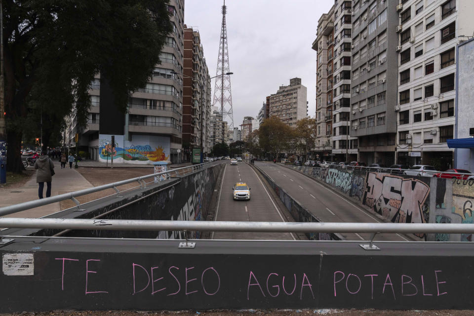 A message scrawled on a bridge rail reads in Spanish; I wish you drinkable water" in Montevideo, Uruguay, Wednesday, June 21, 2023. Many Uruguayans are having to choose between buying bottled water or consuming a saline solution due to water shortages that has led Uruguay to increase the drinking water supply by adding high salinity waters. (AP Photo/Matilde Campodonico)