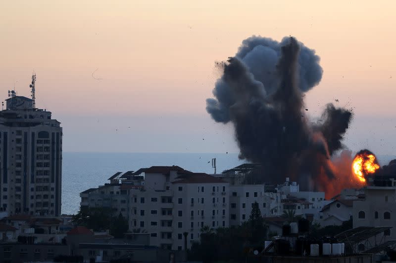 AU MOINS 12 PERSONNES TUÉES PENDANT LA NUIT A GAZA, SELON LES SECOURS PALESTINIENS