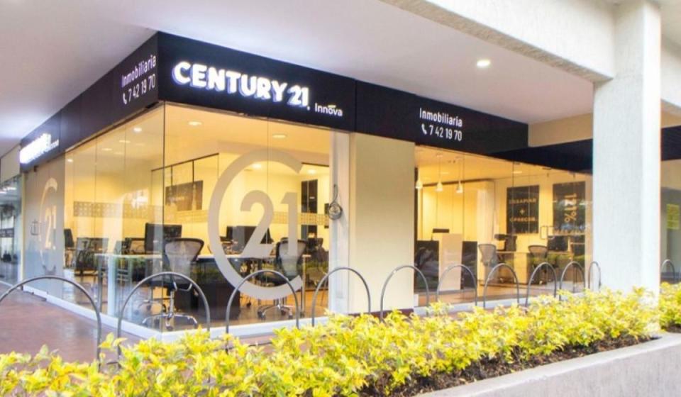 Century 21 destacó a varias de sus trabajadoras en el mes de la mujer. Imagen: Cortesía Century 21.