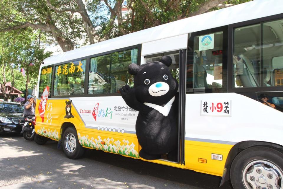 搭乘台灣好行北投–竹子湖線(小9公車)即可暢玩地熱谷、陽明公園等沿線景點。   圖：台北市政府觀光傳播局／提供