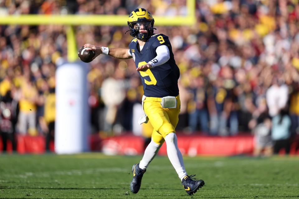 PASADENA, CALIFORNIA - JANUARY 01: J.J. McCarthy #9 of the Michigan Wolverines throws a pass in the first quarter against the Alabama Crimson Tide during the CFP Semifinal Rose Bowl Game at Rose Bowl Stadium on January 01, 2024 in Pasadena, California. (Photo by Harry How/Getty Images)