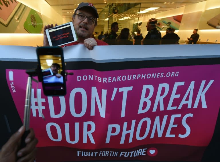 Protesters demonstrate outside an Apple Store as they object to the US Government's attempt to put a backdoor to hack into the Apple iPhone, in Los Angeles, California on February 23, 2016