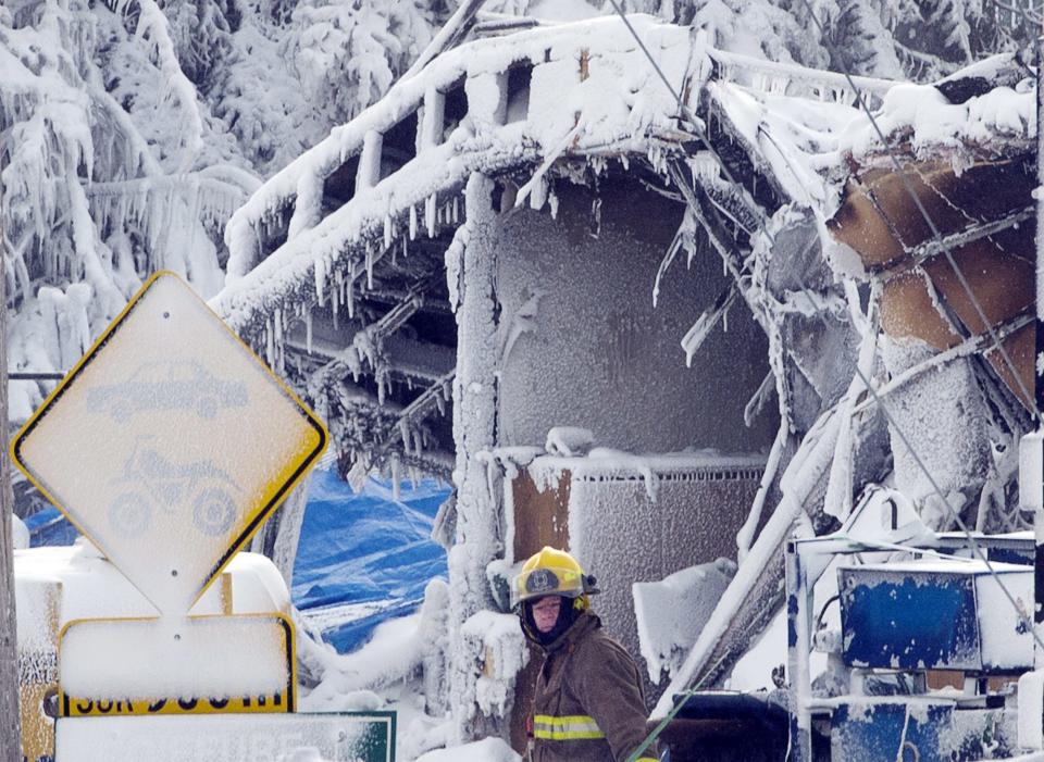 Emergency workers resume the search for victims at a fatal seniors residence fire, Sunday, Jan. 26, 2014, in L'Isle-Verte, Quebec. (AP Photo/The Canadian Press, Ryan Remiorz)