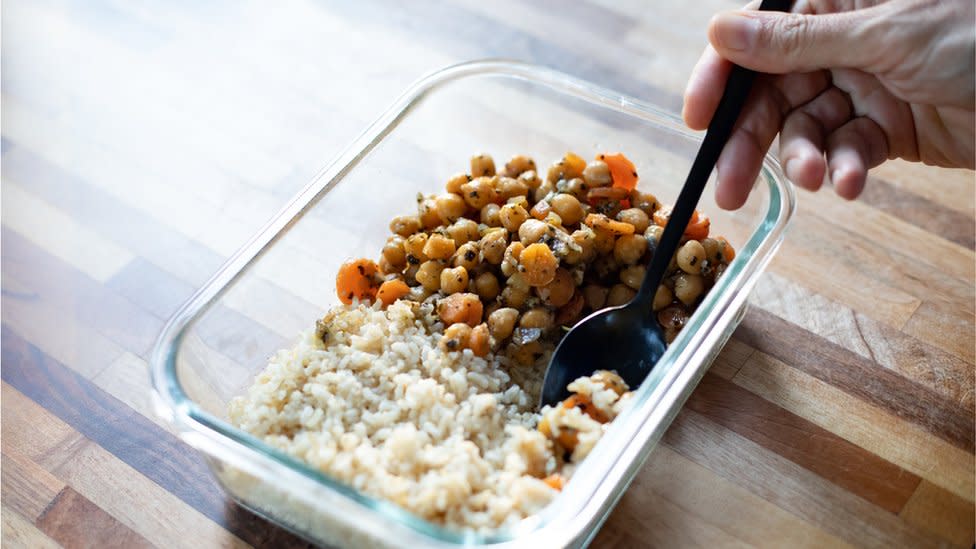 Plato de arroz y garbanzos.