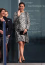 <p>Am 11. März 2015 besuchte Kate Middleton die Turner Galerie in Margate und trug einen Mantel mit Leopardenmuster von Hobbs. Sie vervollständigte den Look mit einer schwarzen Mulberry Clutch. <em>[Bild: Getty]</em> </p>