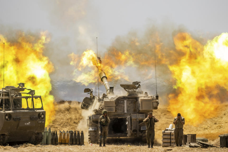 An Israeli artillery unit fires toward targets in Gaza Strip, at the Israeli Gaza border, Wednesday, May 12, 2021. (AP Photo/Yonatan Sindel)