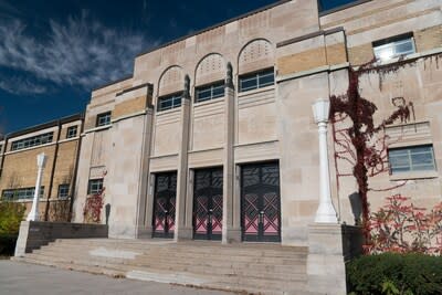 Visitors are invited to learn more about the history of Exhibition Place and the range of architectural styles featured on site through the Your Yard Series Urban Sketching Workshops. (CNW Group/Exhibition Place)