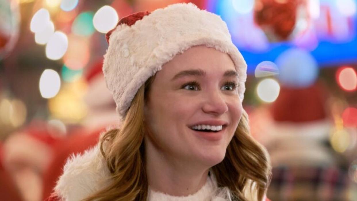  Hunter King in Hallmark's The Santa Summit. 