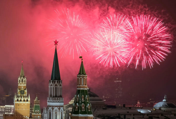 Fireworks explode in the sky over the Kremlin. (Photo: Shamil Zhumatov/Reuters)