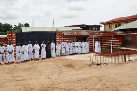 Chiefs await the arrival of Oba of Benin Eheneden Erediauwa at a shrine during his coronation near the Oba's palace in Benin city, Nigeria October 20, 2016.REUTERS/Akintunde Akinleye