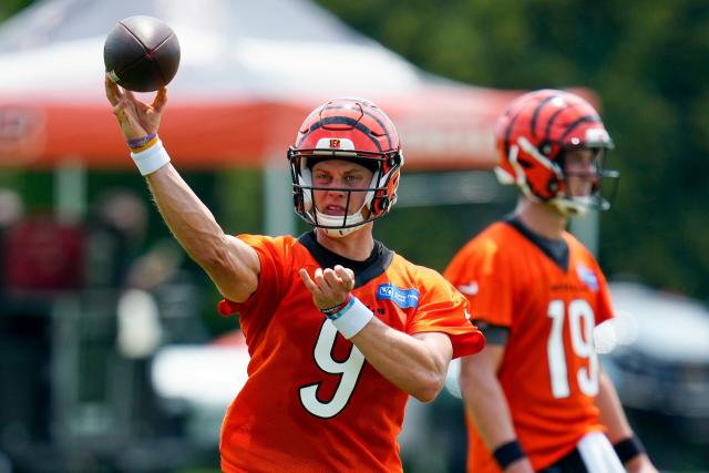 Cincinnati Bengals quarterback Joe Burrow carted off field