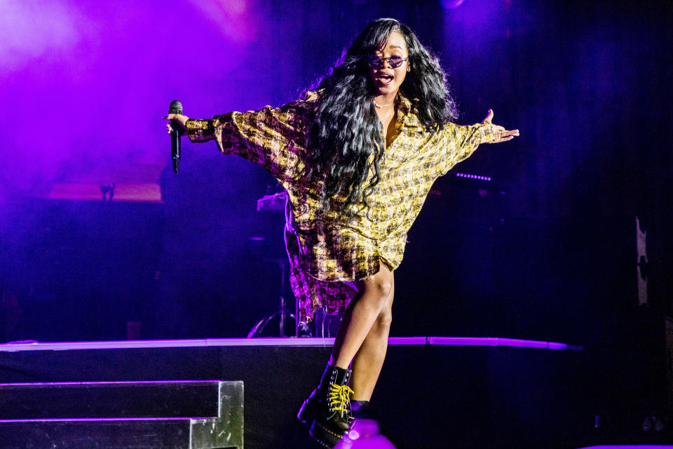 <p>H.E.R. plays to the crowd during her show at FirstBank Amphitheater on Oct. 10 in Franklin, Tennessee. </p>