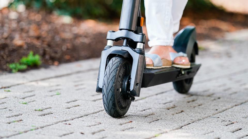 Eine E-Roller lässt sich unter bestimmten Umständen steuerlich absetzen. Foto: Uwe Anspach/dpa