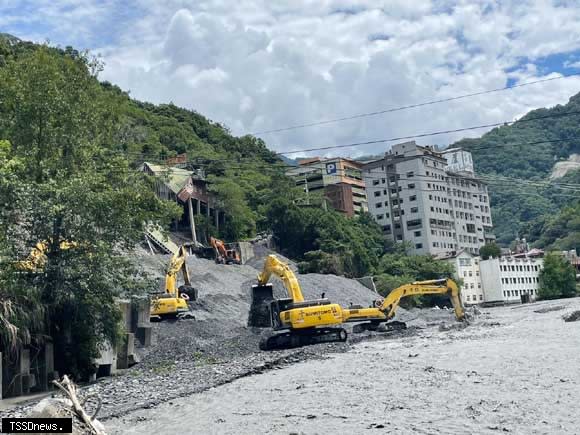 四河局積極持續辦理搶險疏濬作業。（圖：四河局提供）