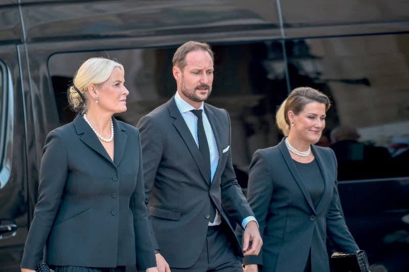 Mara Luisa de Noruega, Haakon y Mette-Marit de Noruega 