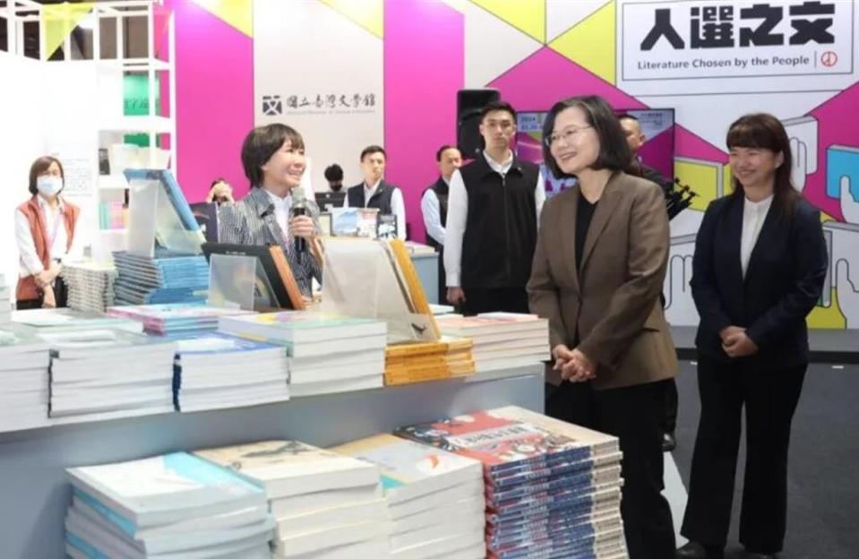 任內最後一次逛書展 蔡英文邀國人以行動支持出版業(文化部提供)