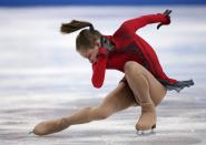 La rusa Julia Lipnitskaia compite en la prueba de equipos del patinaje artístico de los Juegos Olímpicos de Invierno, el 9 de febrero de 2014, en Sochi, Rusia.(AP Photo/Bernat Armangue)