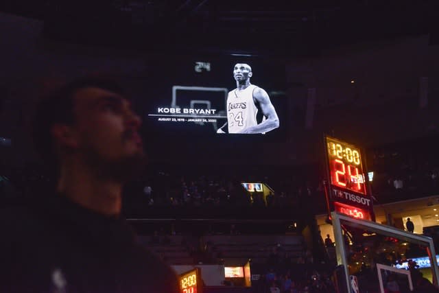 Players and fans observed a moment of silence before the game between the Phoenix Suns and the Memphis Grizzlies 