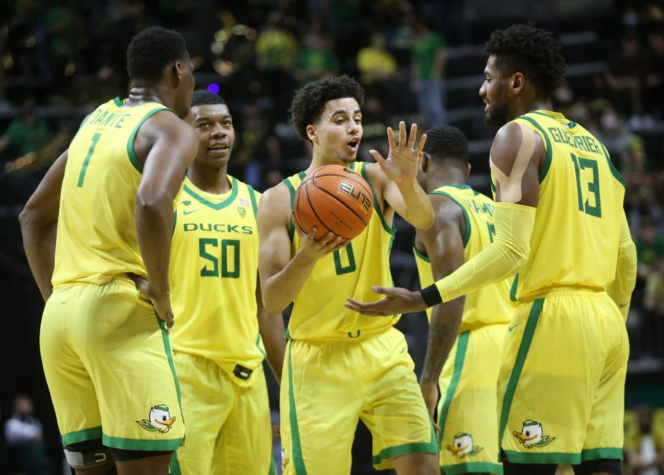Oregon's Will Richardson, center, brings his teammates together during a timeout in the second half against UC Riverside in December.