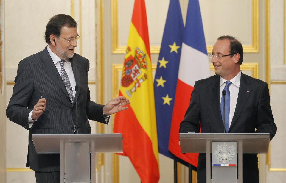 Spain's Prime Minister Mariano Rajoy, left, gestures during his meeting with French President Francois Hollande at the Elysee Palace, Paris, Wednesday, May 23, 2012. (AP Photo/Jacques Brinon)