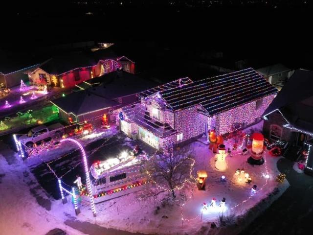 South Jersey man recreates 'Christmas Vacation' lights — complete with RV,  cousin Eddie, and Clark Griswold hanging from roof