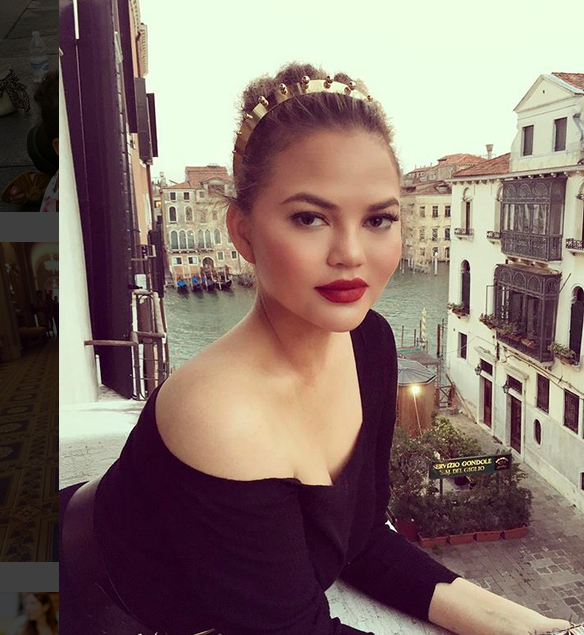 <p>Leave it to Chrissy Teigen to make sure the Venice backdrop isn’t the most stunning thing in this photo. (Photo: Chrissy Teigen via Instagram) </p>