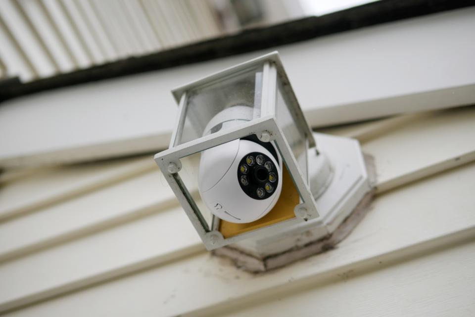 SYMYNELEC Light Bulb Security Camera used outdoors.