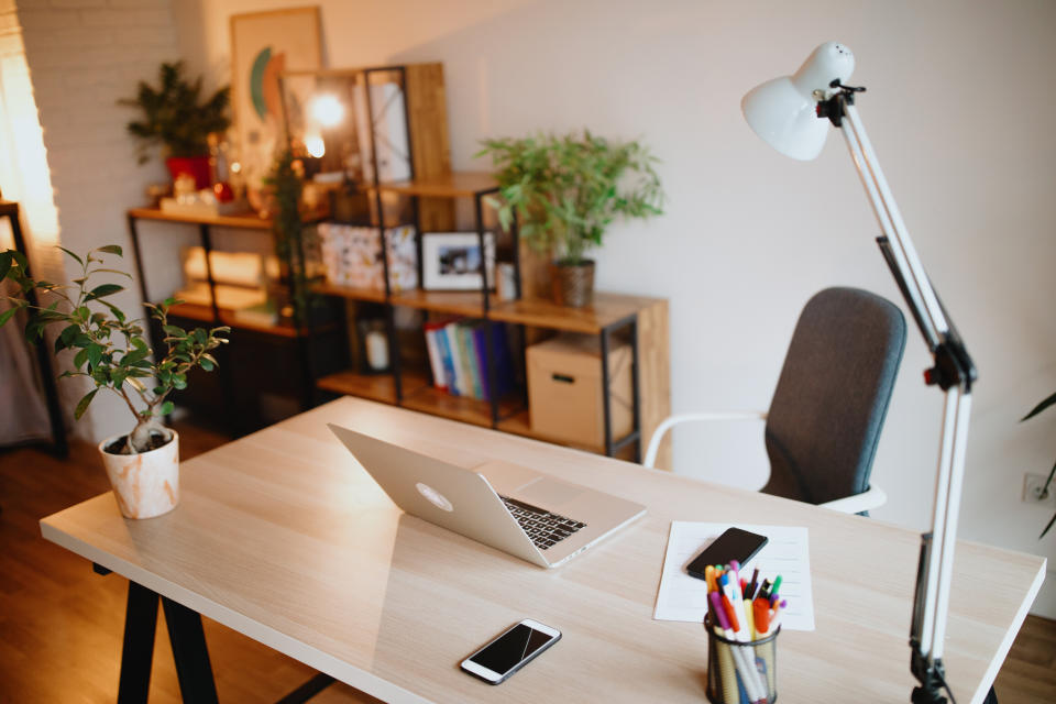 Plants might help you be&nbsp;<a href="https://psycnet.apa.org/record/2014-30837-001" target="_blank" rel="noopener noreferrer">more productive</a> in your home office. (Photo: Anchiy via Getty Images)