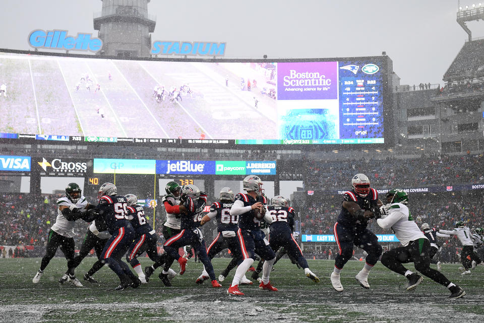 FOXBOROUGH, MASSACHUSETTS - JANUARY 07: Bailey Zappe #4 of the New England Patriots looks to pass in the first quarter at Gillette Stadium on January 07, 2024 in Foxborough, Massachusetts. (Photo by Billie Weiss/Getty Images)