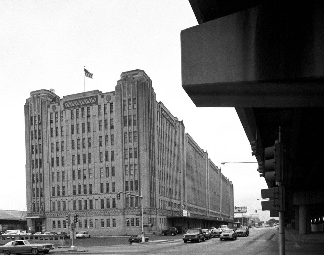 The Texas & Pacific warehouse, an eight-story landmark, was blocked from view for 43 years by the elevated Interstate 30 highway that bisected West Lancaster Avenue and curtailed redevelopment of the corridor. This 1981 photo, made from the intersection of Lancaster and Jennings, shows, at left, the freight warehouse with its distinctive Zigzag Art Deco patterns embedded in the brick and the elevated interstate on the right. 